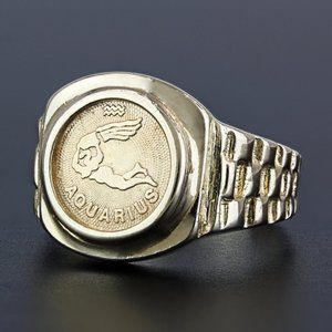 Vintage 14k Yellow Gold Aquarius Zodiac Medallion Ring